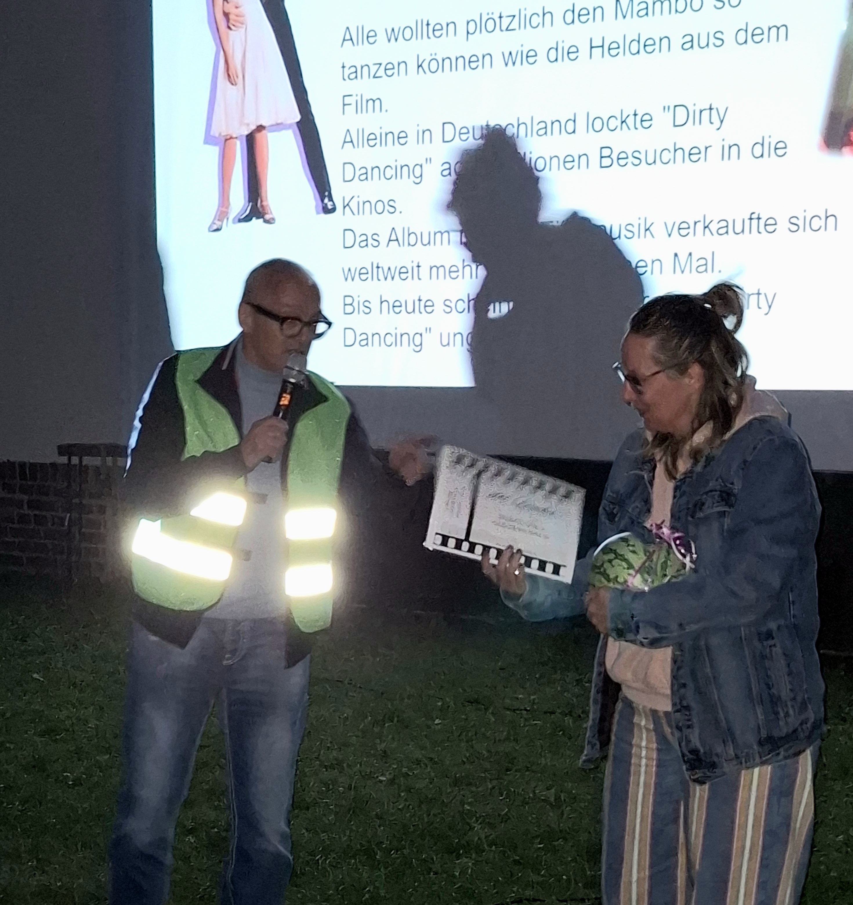2.000. Gast beim Open Air Sommerkino Hobrechtsfelde begrüßt, Birkenwerder 2.000. Gast beim Open Air Sommerkino Hobrechtsfelde begrüßt, Birkenwerder