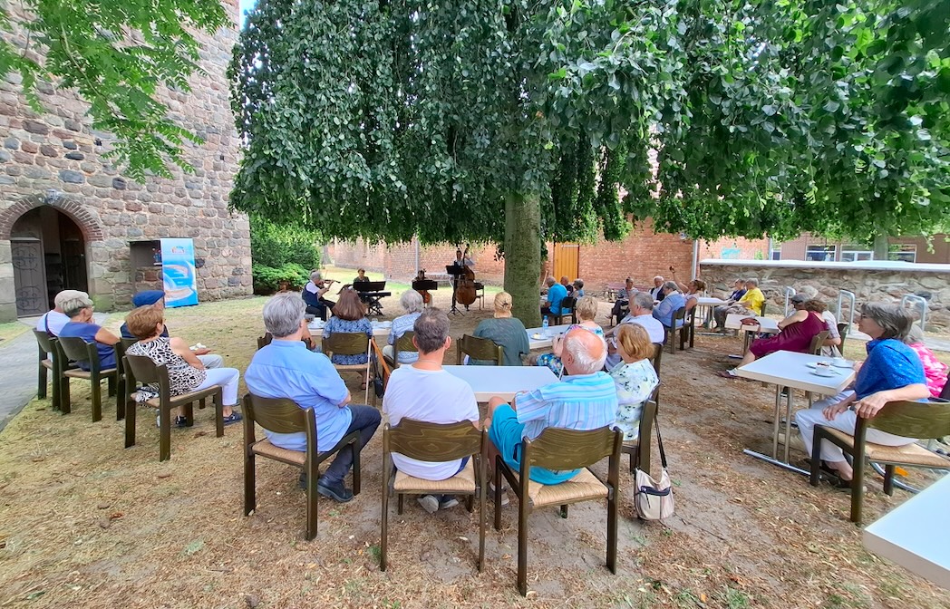 Musikgenuss unter freiem Himmel in Panketal, Birkenwerder Musikgenuss unter freiem Himmel in Panketal, Birkenwerder